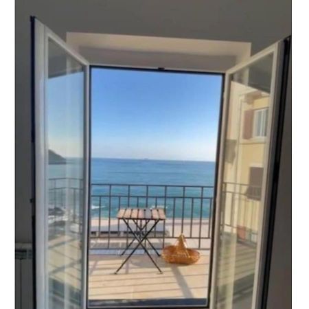Comodissimo Gaslini E Mare Genoa Bagian luar foto