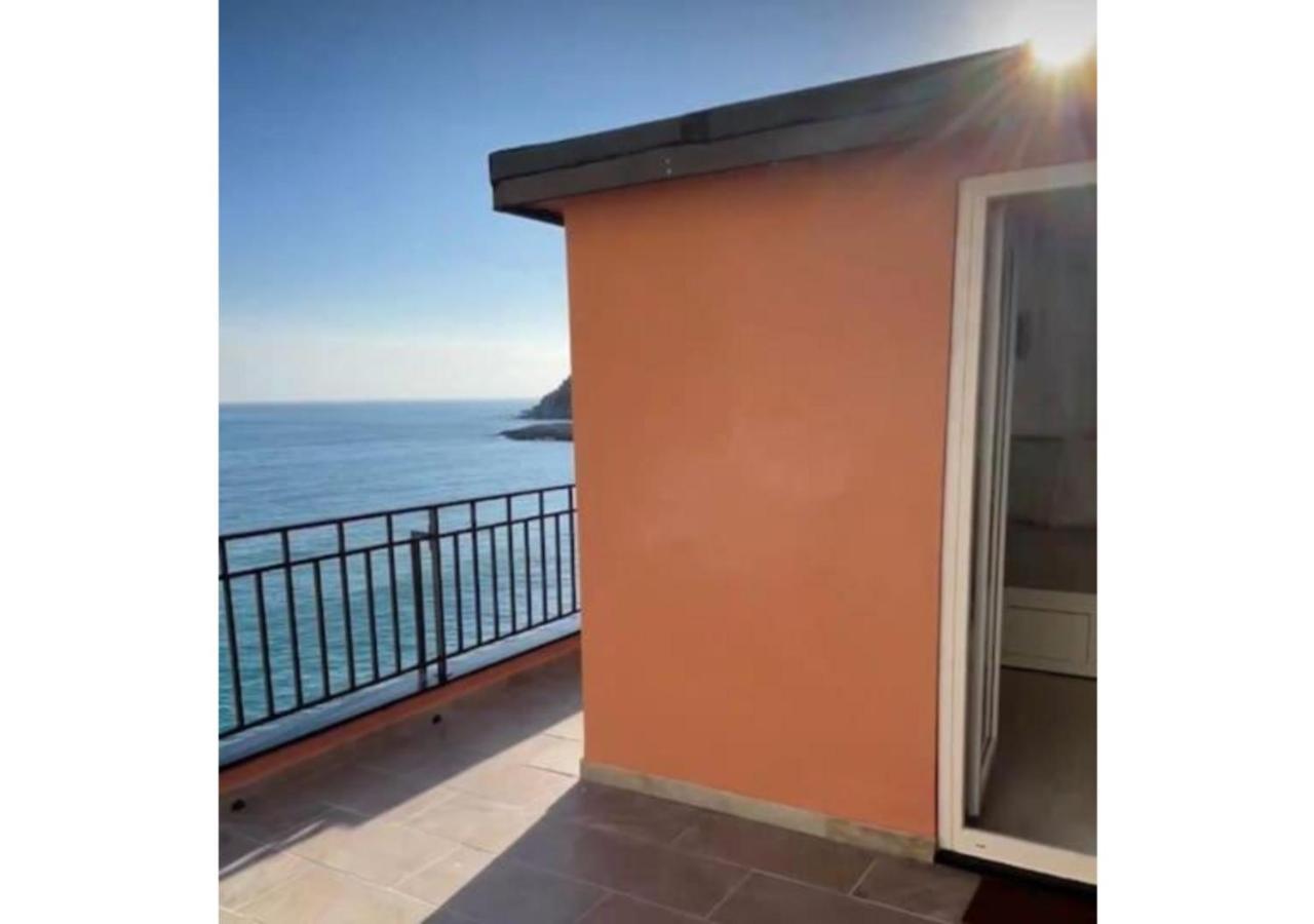Comodissimo Gaslini E Mare Genoa Bagian luar foto
