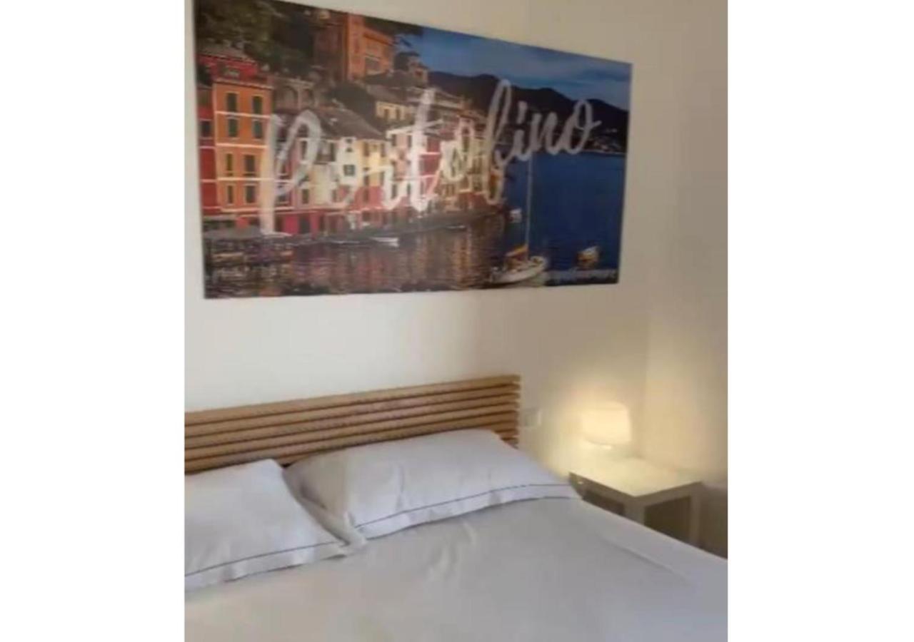 Comodissimo Gaslini E Mare Genoa Bagian luar foto