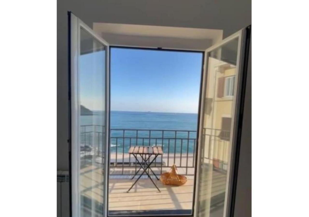 Comodissimo Gaslini E Mare Genoa Bagian luar foto